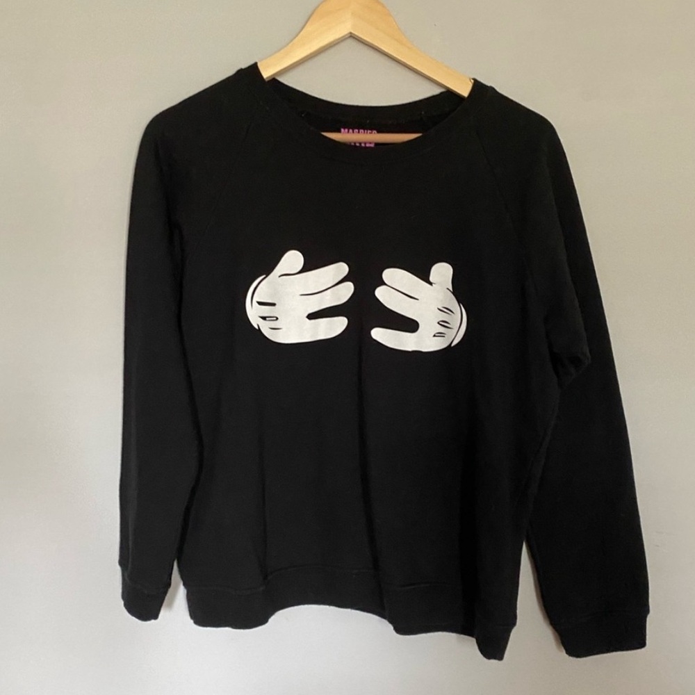 Married to the Mob Black Pullover Size Medium